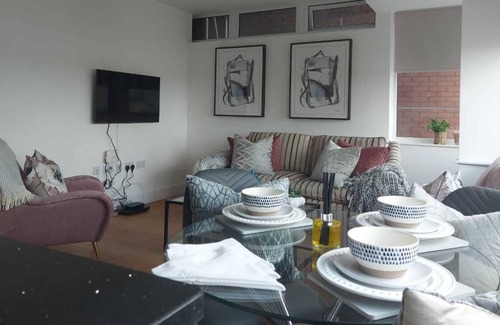 Fairfield Apartment | This beautiful 2 bed apartment in Croydon with access to roof terrace and BBQ facilities