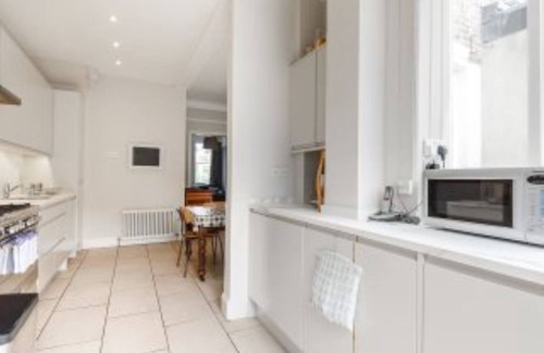 Holland Park House | This Beautiful 4 Bedroom Period House located in Ealing, West London.