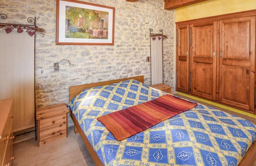 Taulignan House | This beautiful and spacious stone vacation home welcomes you on a large and wooded property.