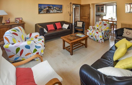 Taulignan House | This beautiful and spacious stone vacation home welcomes you on a large and wooded property.