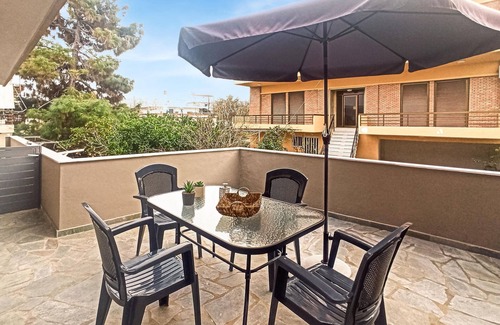 Melissi Apartment | This beautiful apartment is located only 30 m from the beach in the coastal village of Melissi.