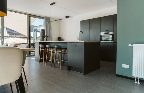 Ouddorp Resort | This beautiful eight-person vacation home offers plenty of space and comfort in many ways during your stay.