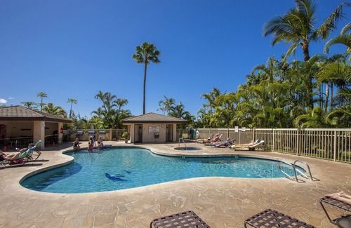 Kihei Condo | This Blue Sky Escapes Studio Beachside condo/Walkout to Hot tub, Pool and BBQs