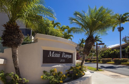 Kihei Condo | This Blue Sky Escapes Studio Beachside condo/Walkout to Hot tub, Pool and BBQs