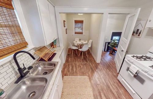 Wichita House | This bungalow is a 2 bedroom(s), 1 bathrooms, located in Wichita, KS.