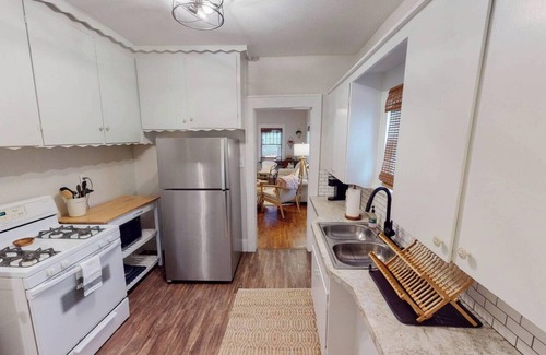 Wichita House | This bungalow is a 2 bedroom(s), 1 bathrooms, located in Wichita, KS.