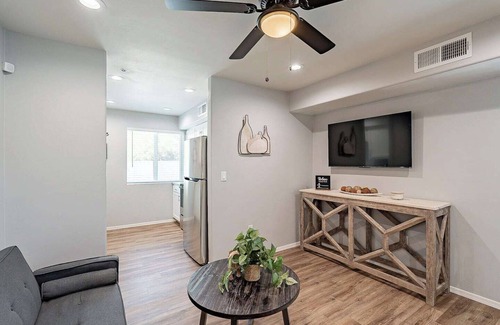 Amphi Apartment | This centrally located 1 bedroom 2 bathroom is fully remodeled with electric vehicle charging on site