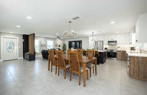 Braden River House | This centrally-located Parrish house has everything you need for a lovely stay!