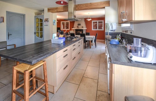 Taulignan House | This charming and spacious country house welcomes you with swimming pool in Taulignan.