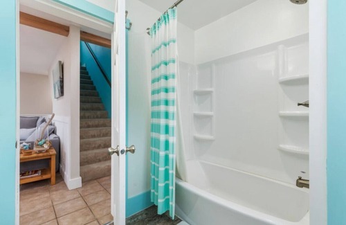 Clinton House | This charming waterfront home is the perfect destination for a family vacation your loved ones will treasure forever.