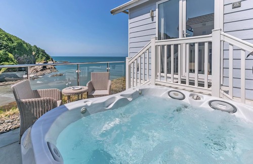 Hele Ski Chalet | This chic country style beach hut is ideal for a romantic escape by the sea.