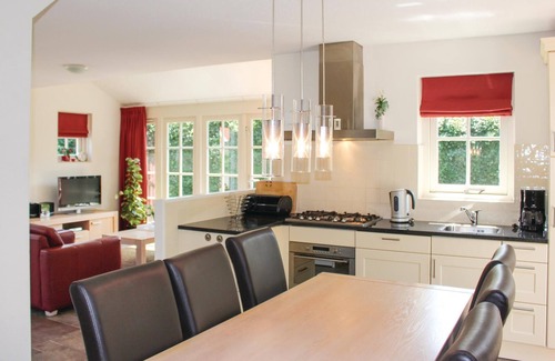 Hoge Hexel House | This comfortable luxury villa is located in the Buitengoed Het Lageveld vacation park.