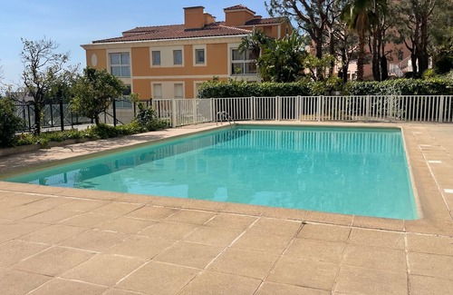 French Riviera Condo | This condominium is a 1 bedroom(s), 1 bathrooms, located in Beausoleil, AL.