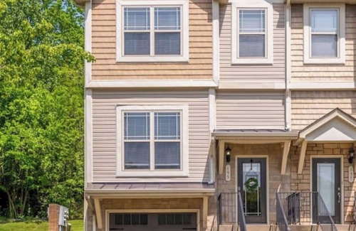 West Meade Condo | This condominium is a 0 bedroom(s), 3 bathrooms, located in Nashville, TN.