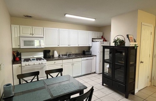 Gainesville Condo | This condominium is a 2 bedroom(s), 1 bathrooms, located in Gainesville, FL.