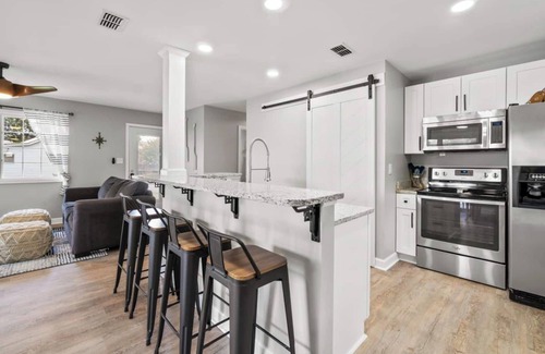Claremont Cottage | This cottage is a 2 bedroom(s), 1 bathrooms, located in Claremont, NC.