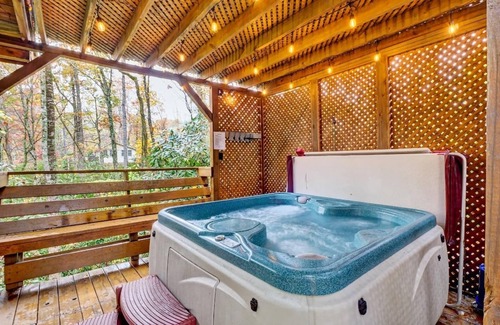 Linville Falls Cottage | This cottage is a 2 bedroom(s), 2 bathrooms, located in Newland, NC.