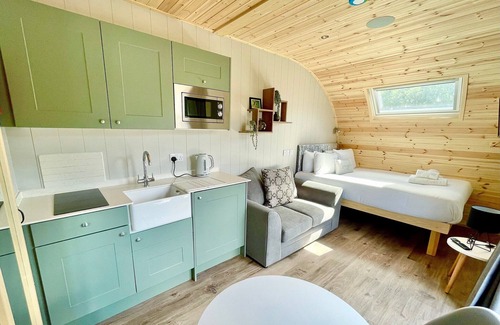 Alford Cottage | This Couples Pod is made for romantic getaways.