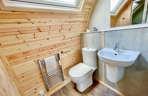 Alford Cottage | This Couples Pod is made for romantic getaways.