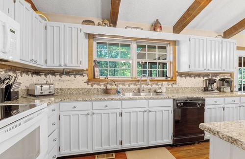 Townsend Cabin | This cute home is one level with just a couple of steps, perfect for Elderly
