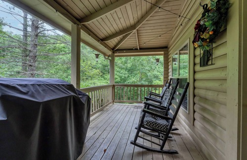 Townsend Cabin | This cute mountain home is perfect for your family getaway