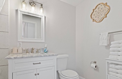 Saint Thomas Development Apartment | This duplex is a 3 bedroom(s), 2 bathrooms, located in New Orleans, LA.