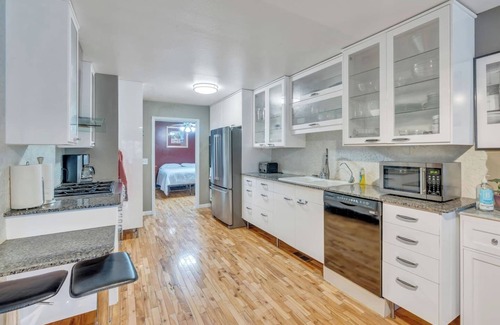 Downtown Salt Lake City Apartment | This duplex is a 8 bedroom(s), 4 bathrooms, located in Salt Lake City, UT.