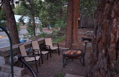 Shaver Lake Apartment | This fourplex is a 1 bedroom(s), 1 bathrooms, located in Shaver Lake, CA.