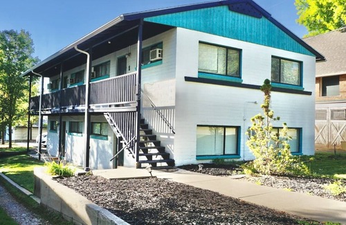 Lower Avenues Apartment | This fourplex is a 1 bedroom(s), 1 bathrooms, located in Salt Lake City, UT.