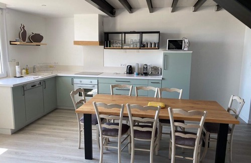 La Chapelle-de-Guinchay House | This house is a 2 bedroom(s), 2 bathrooms, located in La Chapelle-de-Guinchay, Bourgogne-Franche-Comté.