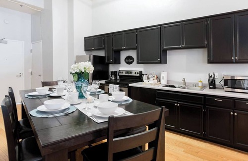 Gaslamp Quarter Hotel | This hotel is a 2 bedroom(s), 1 bathrooms, located in San Diego, CA.