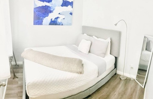 Pacific Terrace Hotel | This hotel is a 2 bedroom(s), 1 bathrooms, located in San Diego, CA.