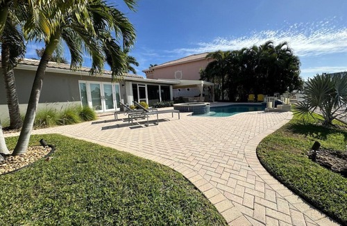 Lauderdale-by-the-Sea House | This house is a 3 bedroom(s), 2 bathrooms, located in Lauderdale-by-the-Sea, FL.