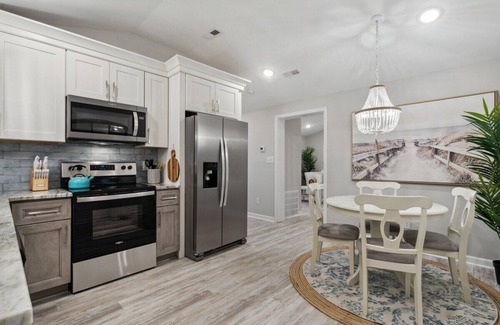 Buckroe Beach House | This house is a 1 bedroom(s), 1 bathrooms, located in Hampton, VA.