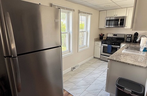 Warwick House | This house is a 1 bedroom(s), 1 bathrooms, located in Warwick, RI.