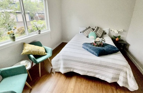 Haller Lake House | This house is a 10 bedroom(s), 4 bathrooms, located in Seattle, WA.