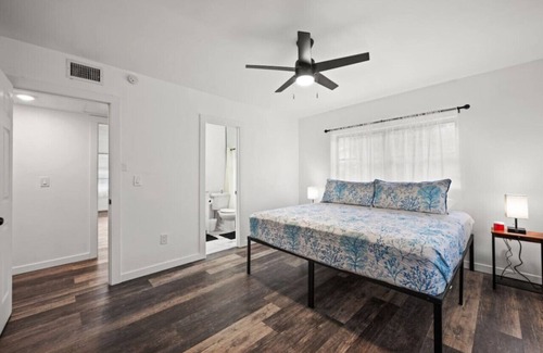 Fort Myers Shores House | This house is a 2 bedroom(s), 2 bathrooms, located in Fort Myers, FL.