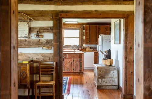 Winchester House | This house is a 2 bedroom(s), 2 bathrooms, located in Winchester, VA.
