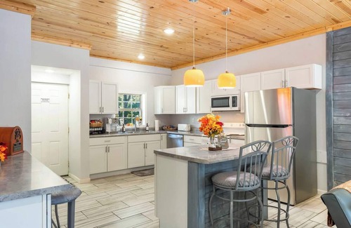 Dunnegan House | This house is a 2 bedroom(s), 2 bathrooms, located in Fair Play, MO.