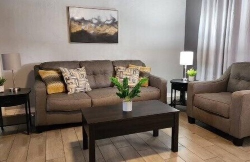 Del City House | This house is a 2 bedroom(s), 1 bathrooms, located in Del City, OK.