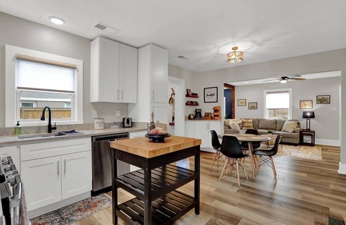East Memphis House | This house is a 2 bedroom(s), 1 bathrooms, located in Memphis, TN.