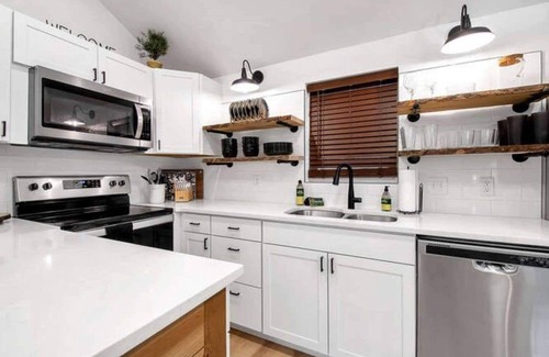 Wichita House | This house is a 2 bedroom(s), 1 bathrooms, located in Wichita, KS.