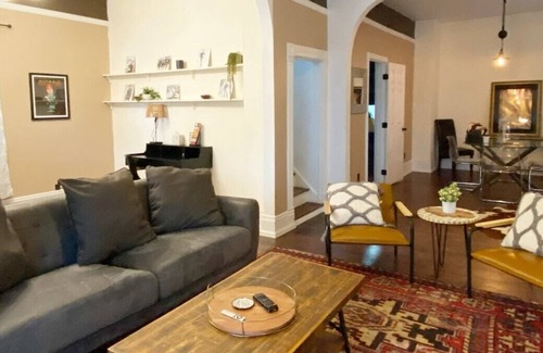 Whittier House | This house is a 2 bedroom(s), 2 bathrooms, located in Denver, CO.