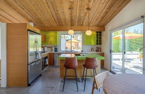 Racquet Club Estates House | This house is a 2 bedroom(s), 2 bathrooms, located in Palm Springs, CA.