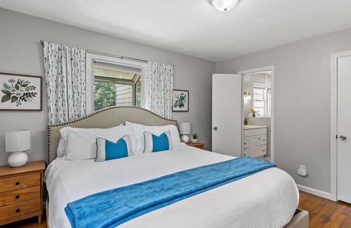 Lexington House | This house is a 3 bedroom(s), 2 bathrooms, located in Lexington, KY.