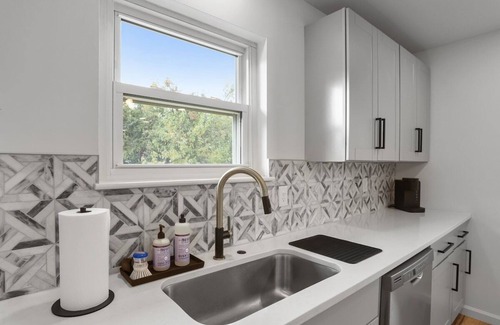 Lexington House | This house is a 3 bedroom(s), 1 bathrooms, located in Lexington, KY.