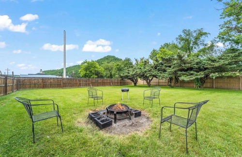 Marlinton House | This house is a 3 bedroom(s), 1 bathrooms, located in Marlinton, WV.