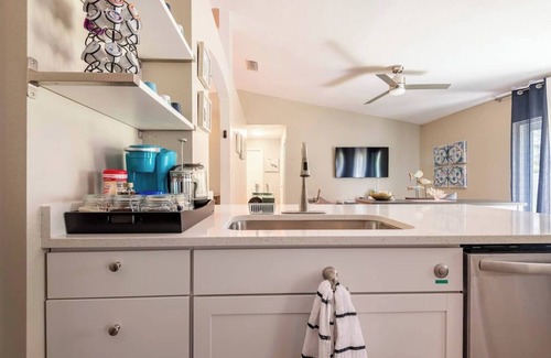 Port Malabar House | This house is a 3 bedroom(s), 2 bathrooms, located in Palm Bay, FL.