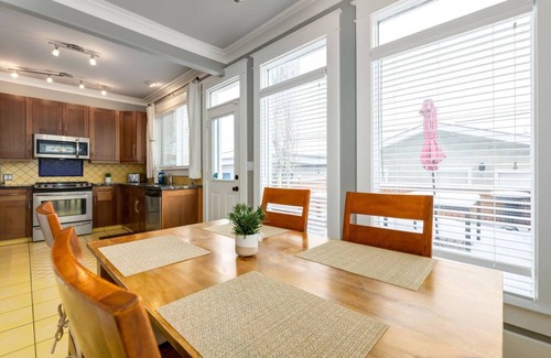Bridgeland House | This house is a 3 bedroom(s), 2.5 bathrooms, located in Calgary, AB.