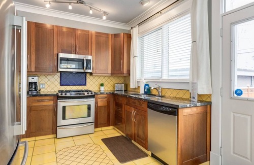 Bridgeland House | This house is a 3 bedroom(s), 2.5 bathrooms, located in Calgary, AB.